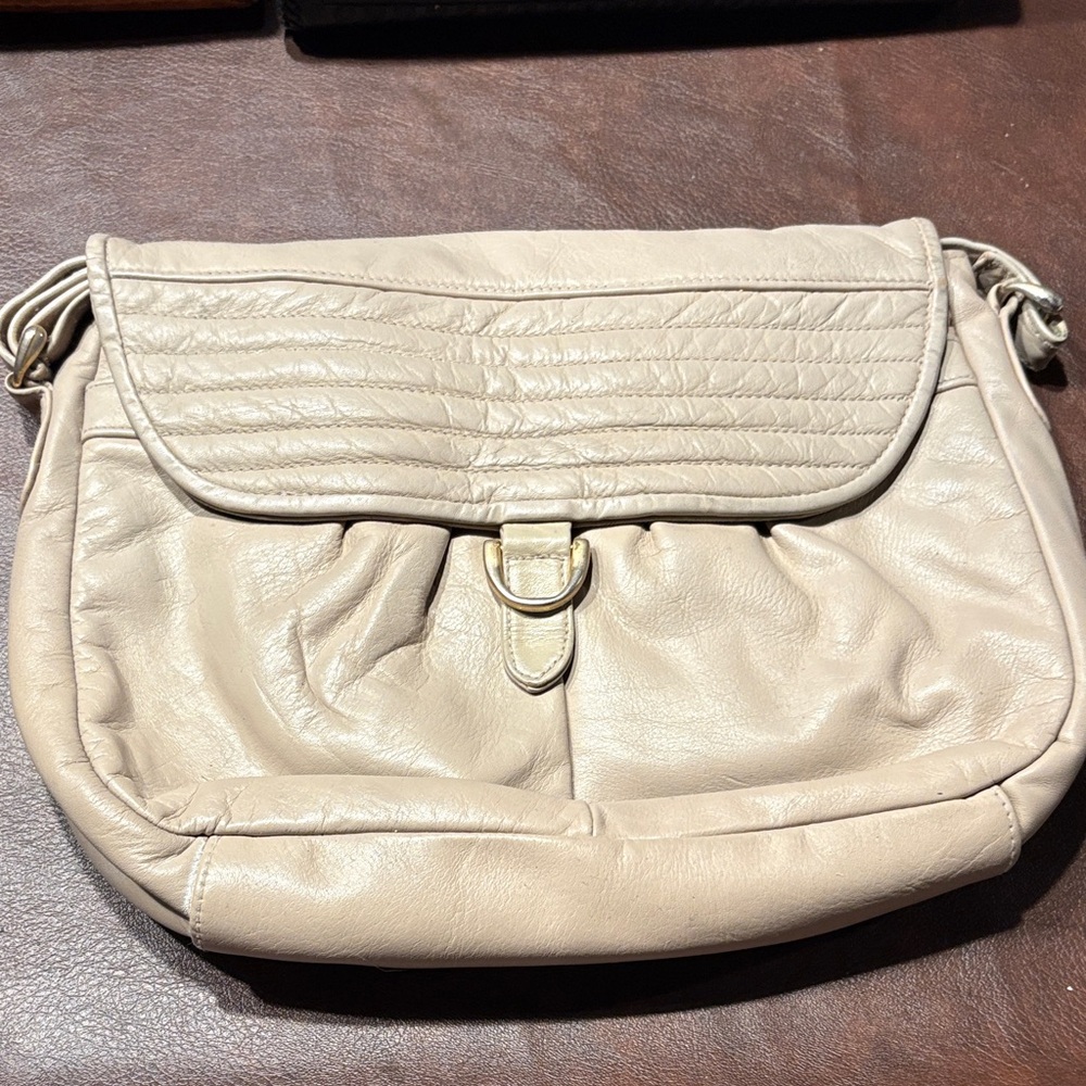 Elegant Cream Leather Shoulder Bag